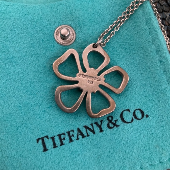 Tiffany & Co. hibiscus flower necklace - Picture 2 of 8